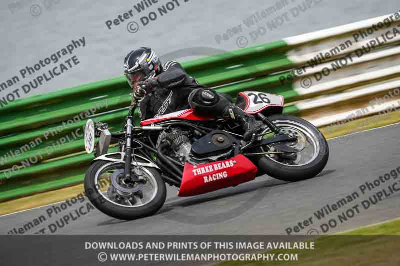 Vintage motorcycle club;eventdigitalimages;mallory park;mallory park trackday photographs;no limits trackdays;peter wileman photography;trackday digital images;trackday photos;vmcc festival 1000 bikes photographs